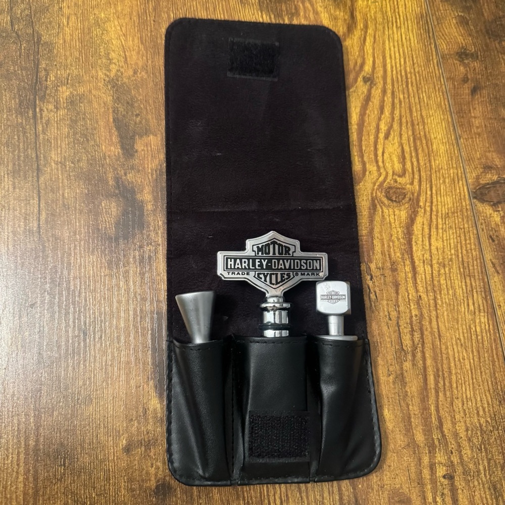 Harley-Davidson Wine Tool Set Corkscrew 2 Stoppers Bar And Shield Travel Pouch‎